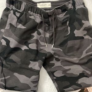 Men's Abercrombie.& Fitch GREY Camo Joggers - Size Medium